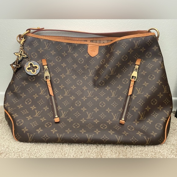 LV Key Chains - Picture 2 of 3